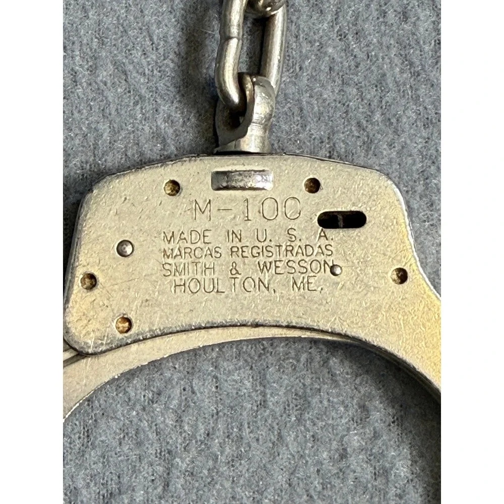 Smith Wesson M100 Handcuffs‎ Restraints Chain with Key Made in USA